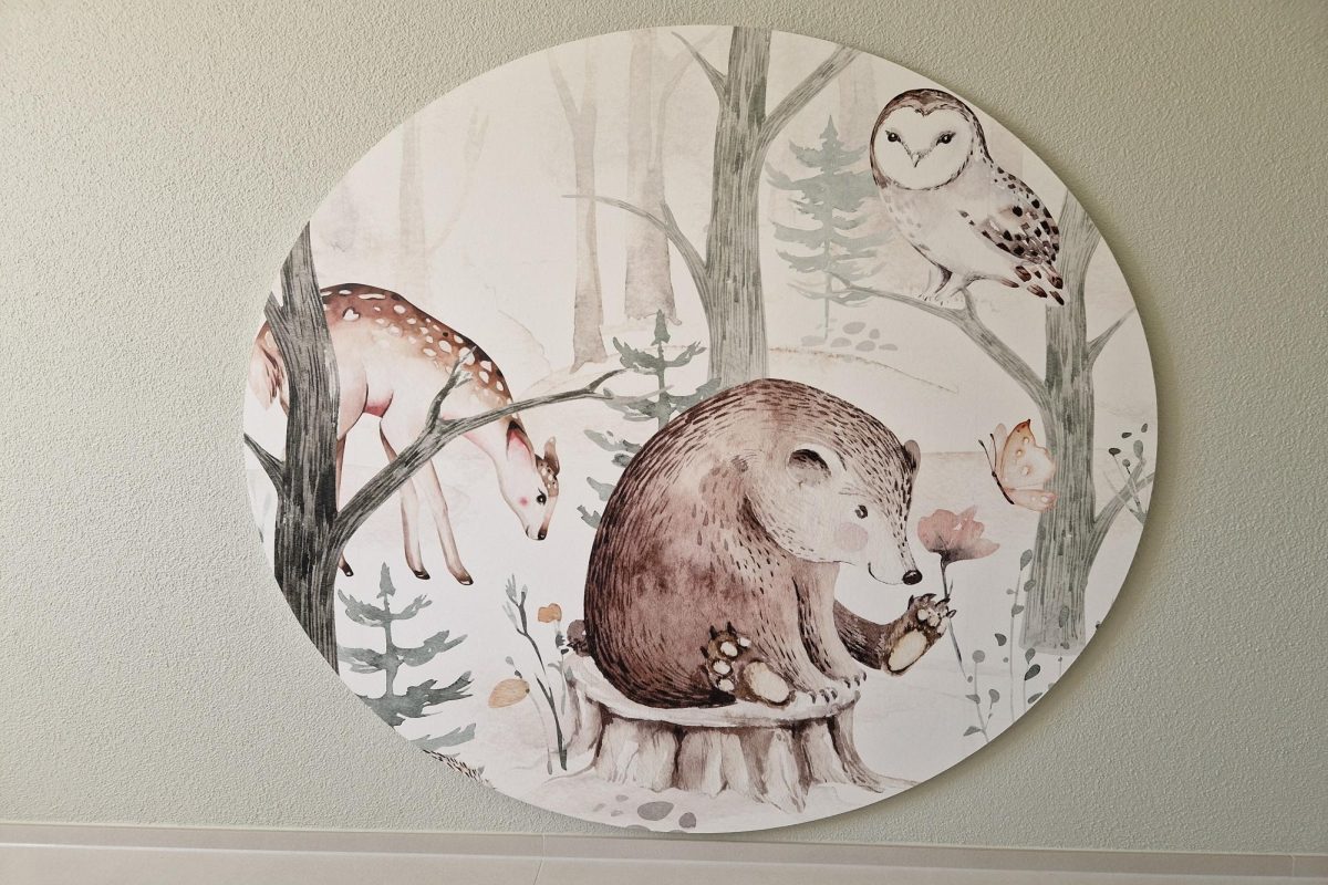 Rundes Wandbild mit Waldtieren im Kinderzimmer